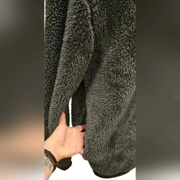 No Brand, Size M, Grey Teddy Half-Zip Pullover - Picture 12 of 13